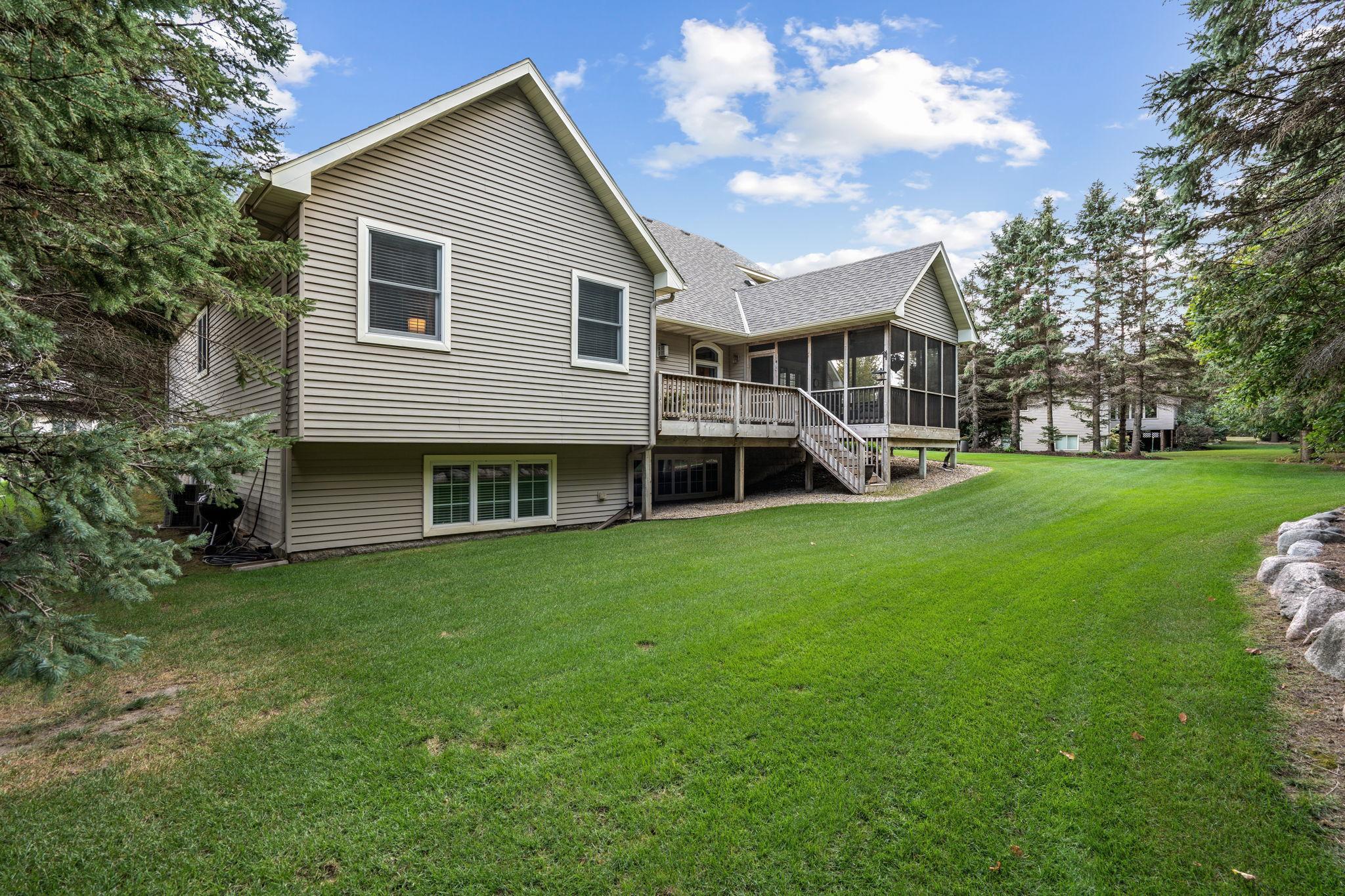 1910 Woodcrest Drive NE