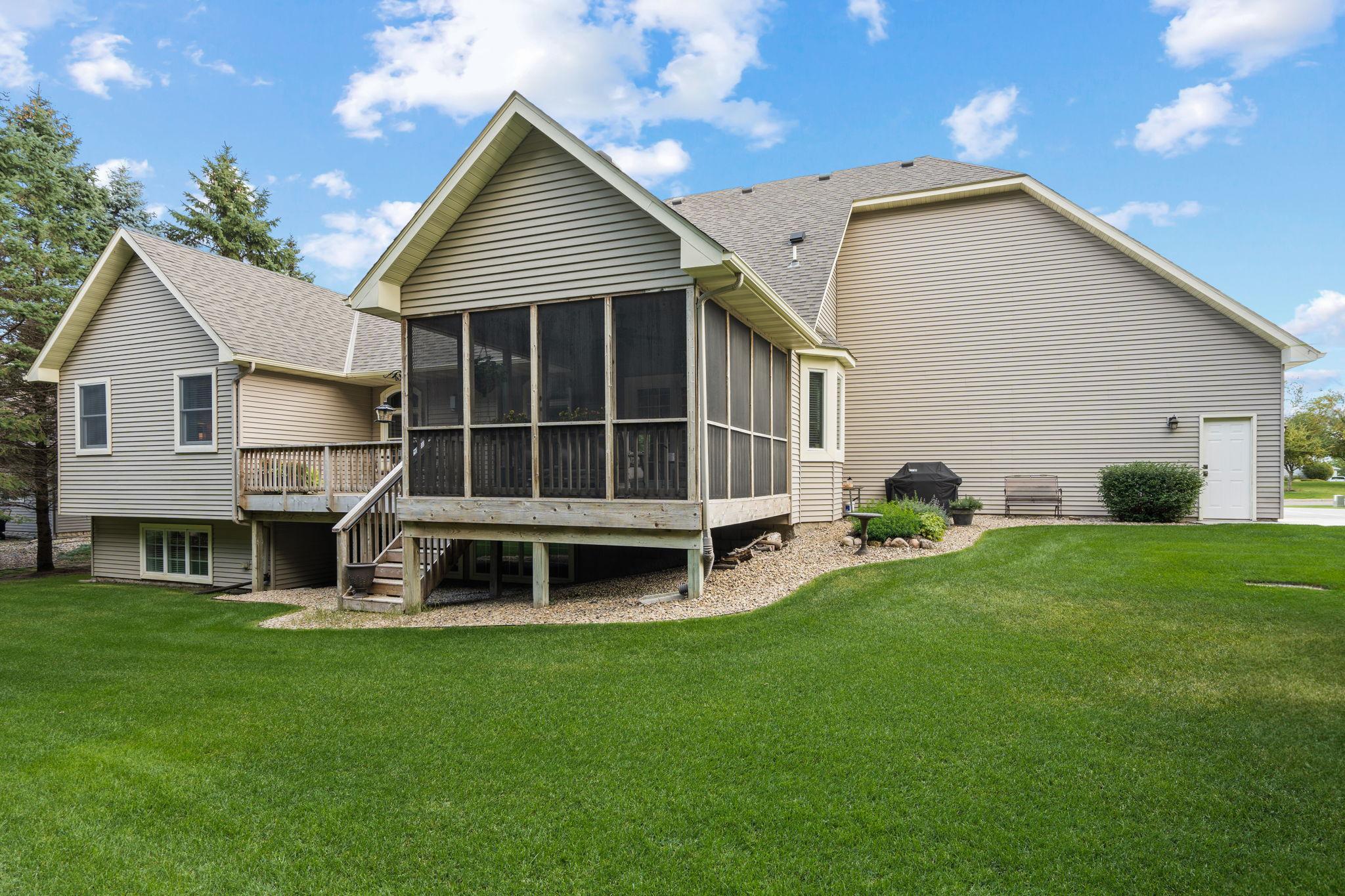 1910 Woodcrest Drive NE