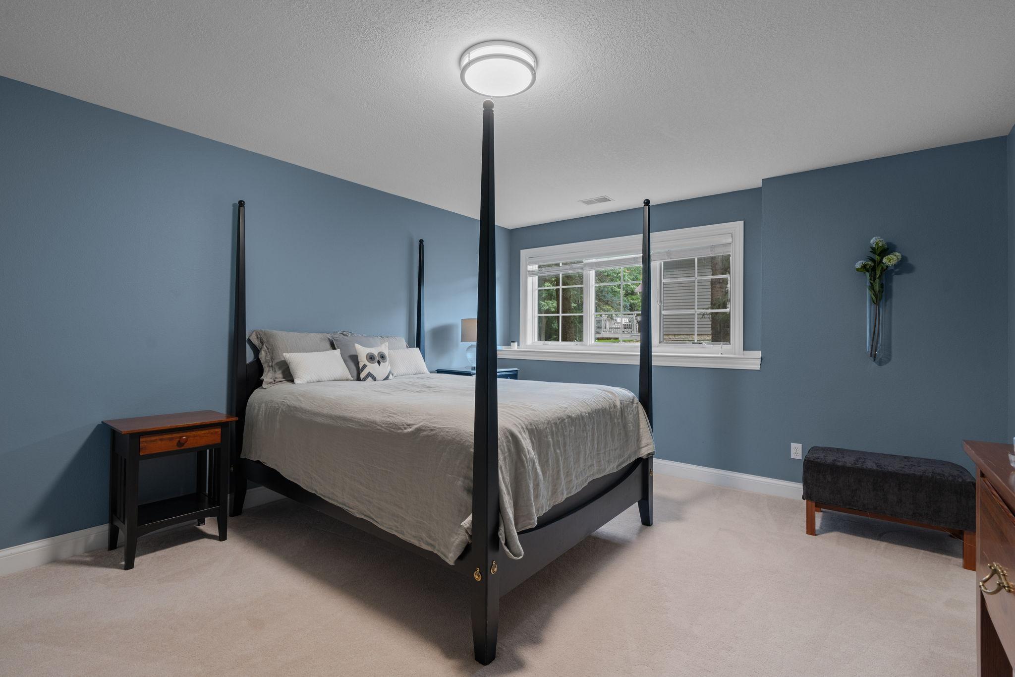 1910 Woodcrest Drive NE