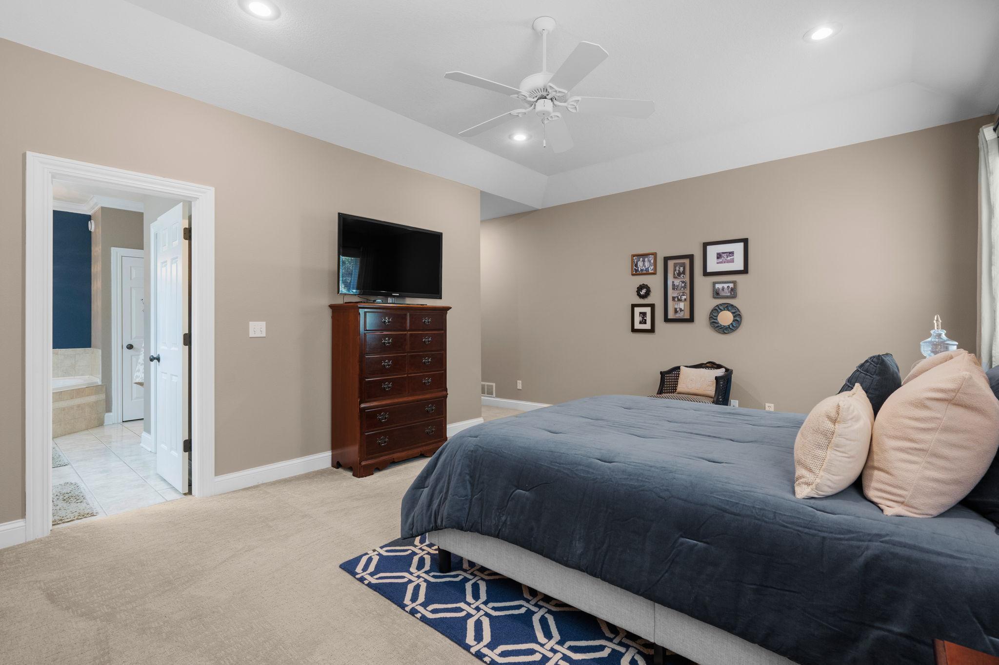 1910 Woodcrest Drive NE