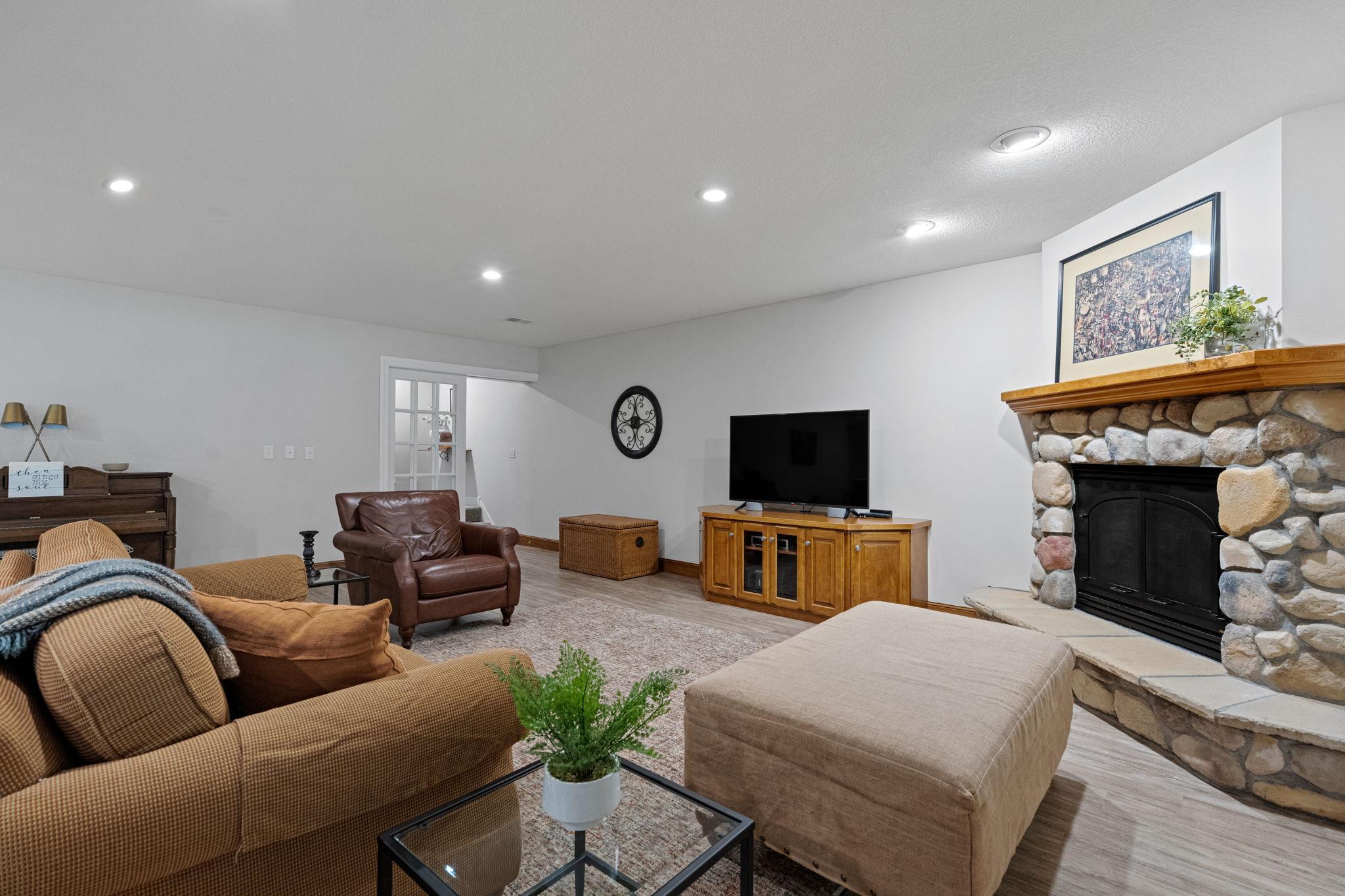 1910 Woodcrest Drive NE