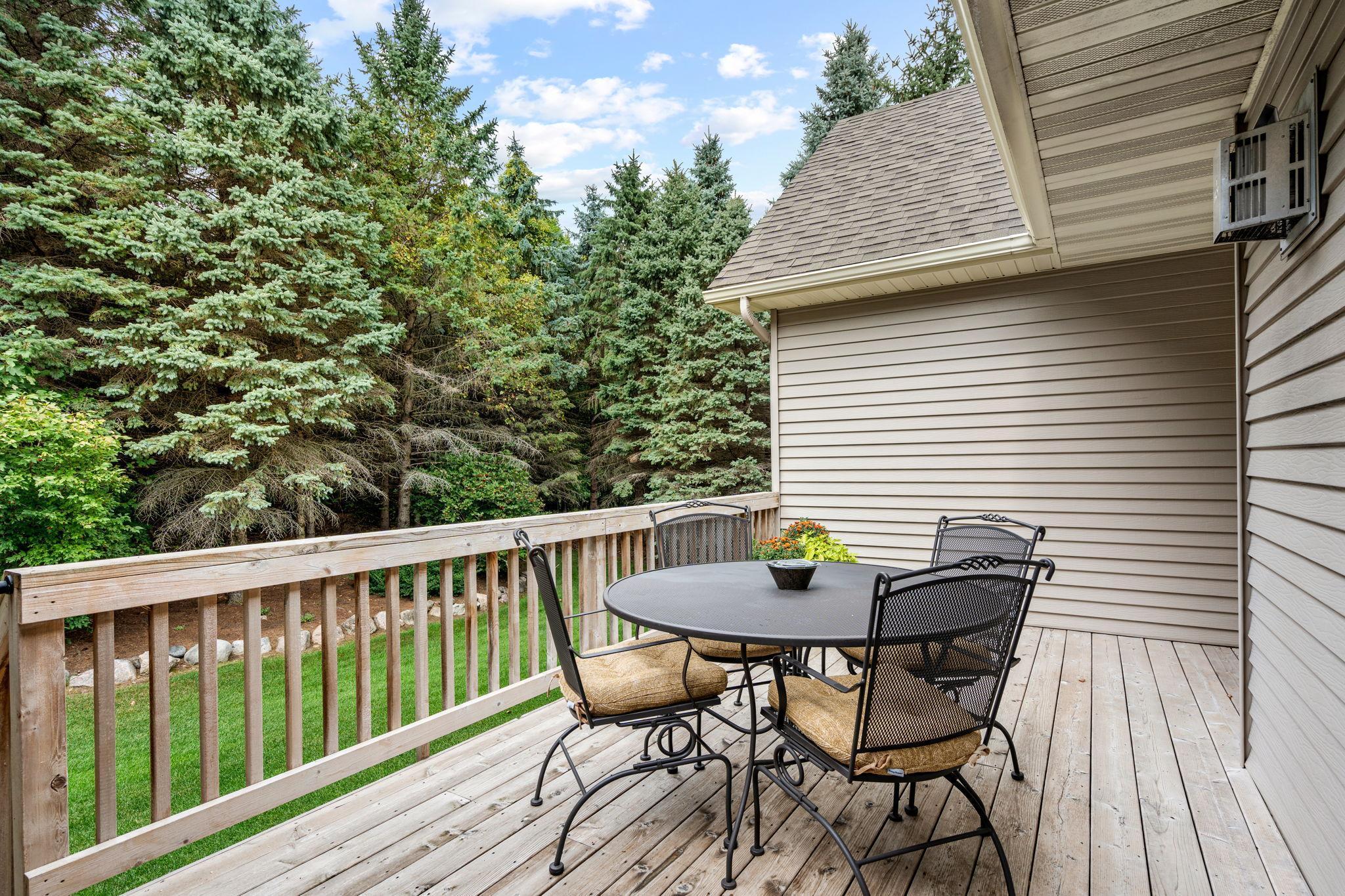 1910 Woodcrest Drive NE