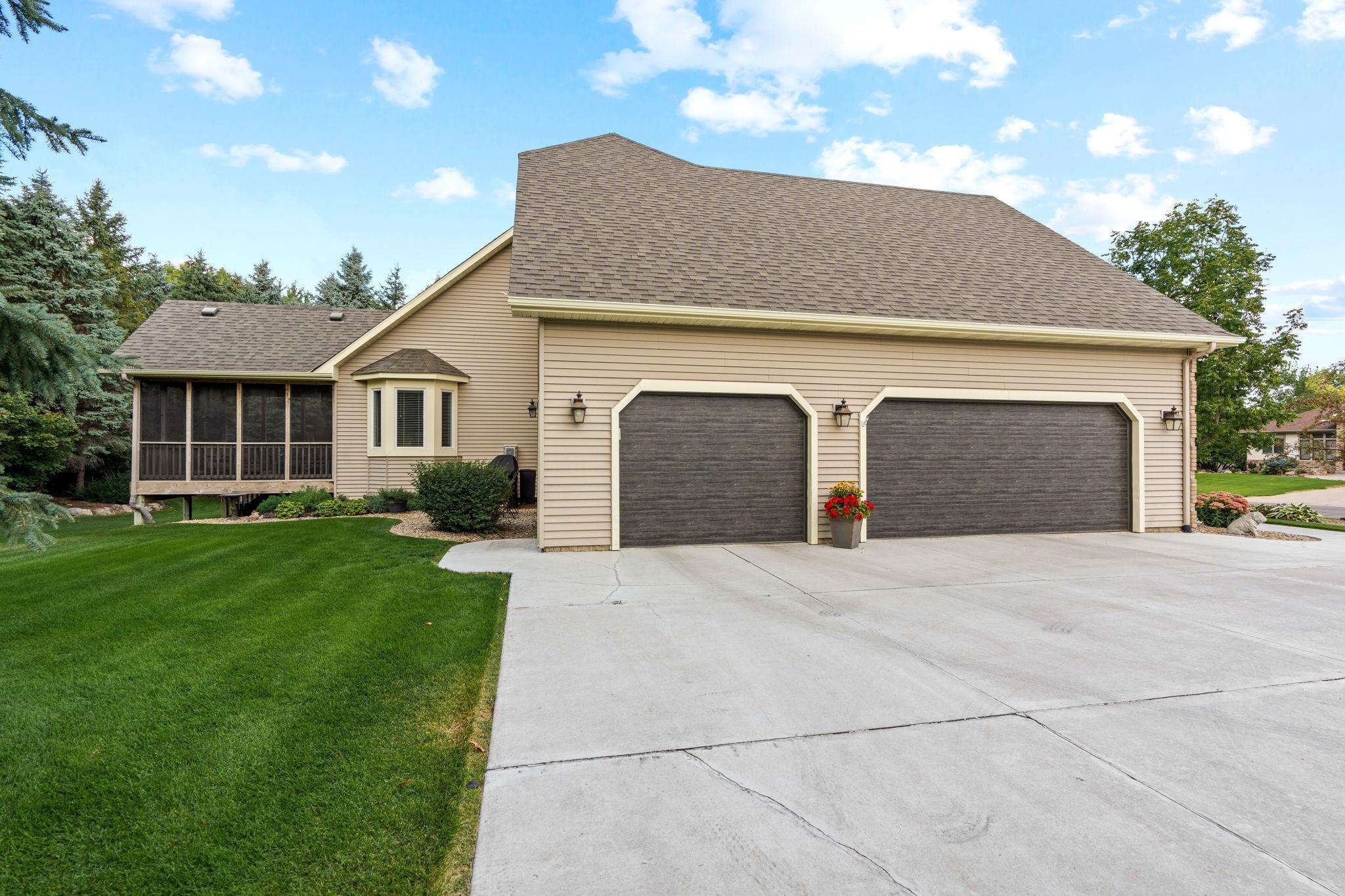 1910 Woodcrest Drive NE