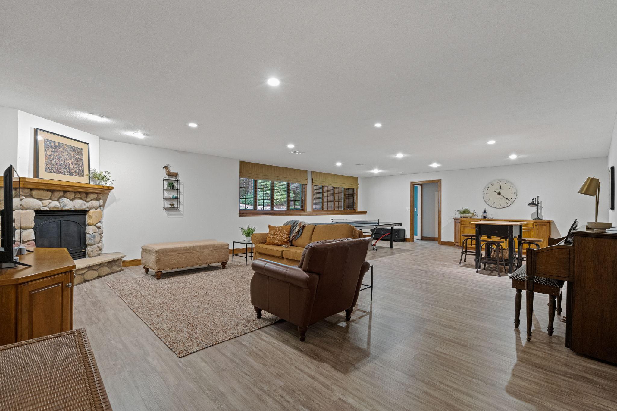 1910 Woodcrest Drive NE