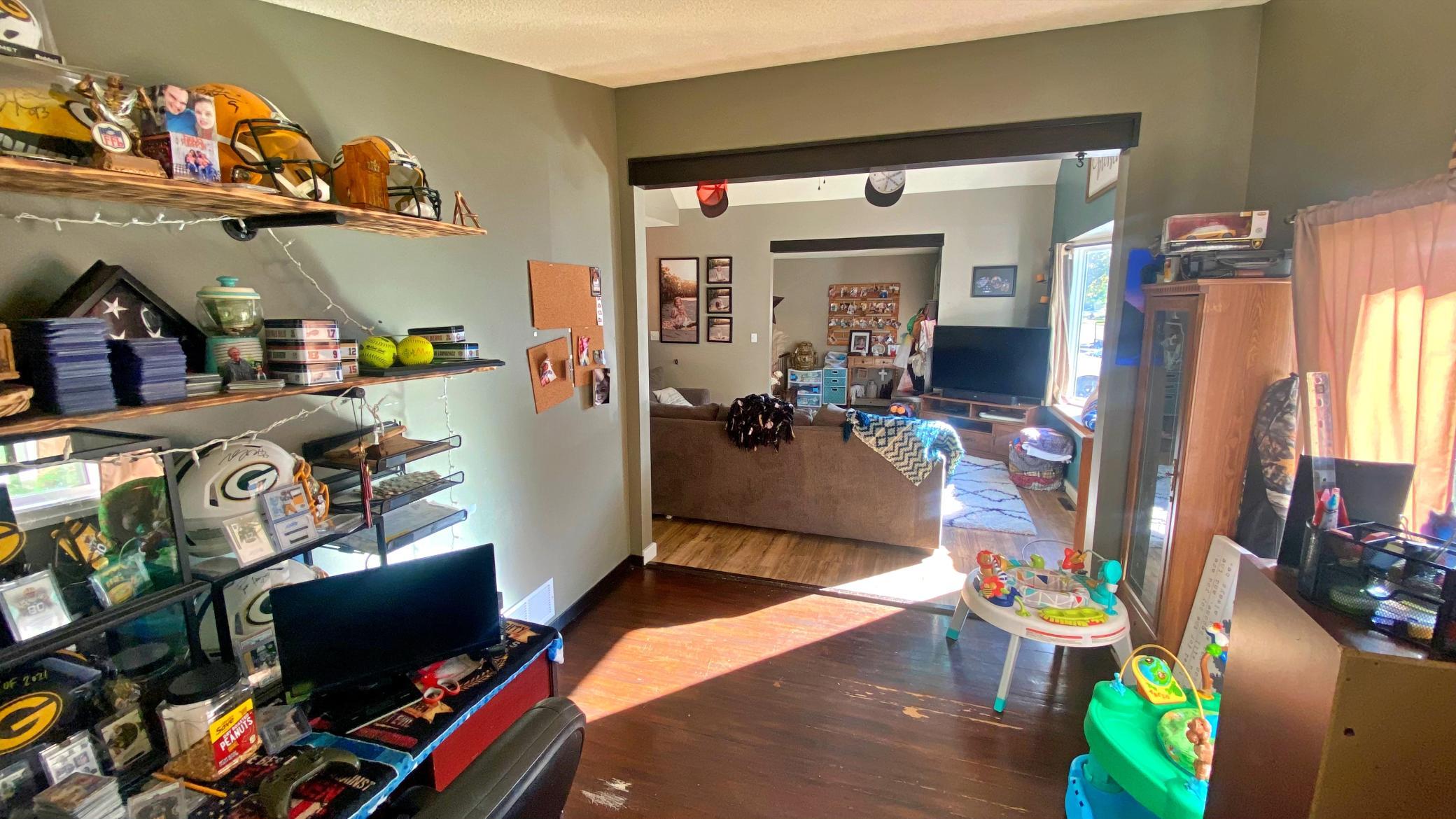 319 Division Street W