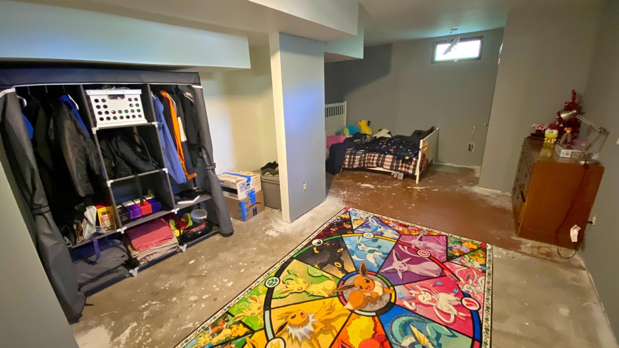 319 Division Street W