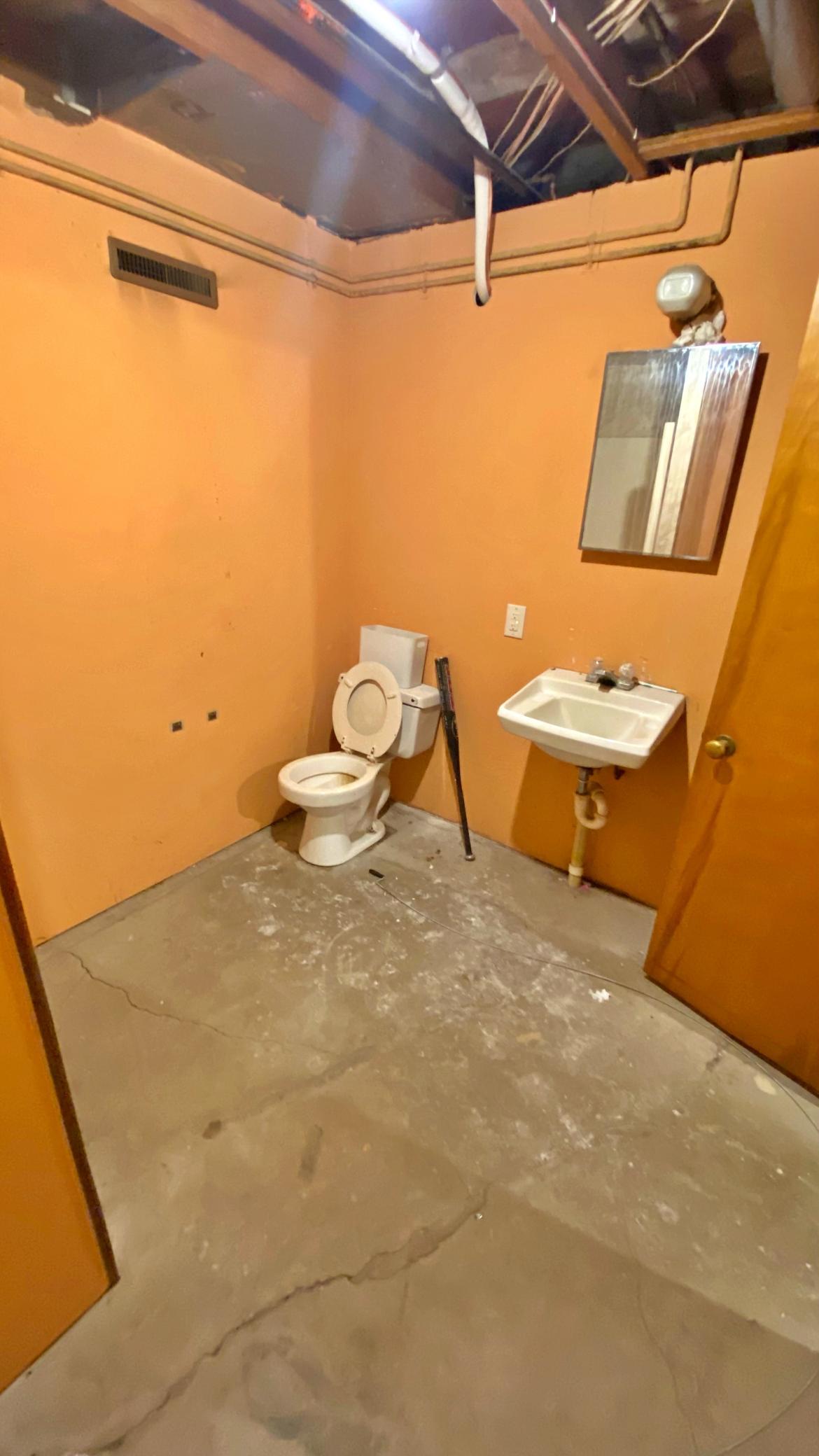 319 Division Street W