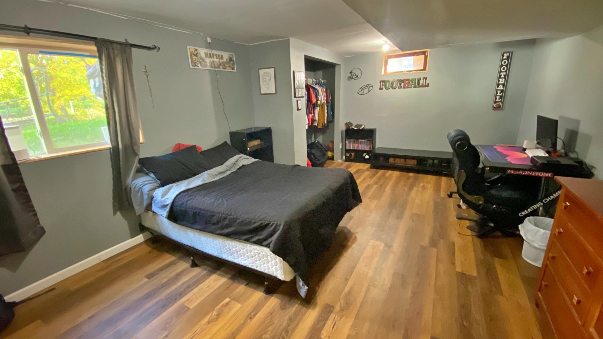 319 Division Street W