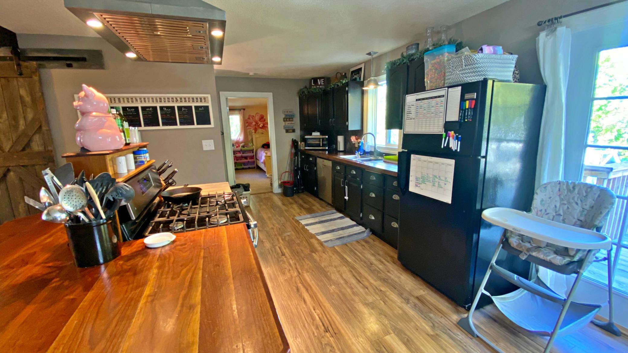 319 Division Street W
