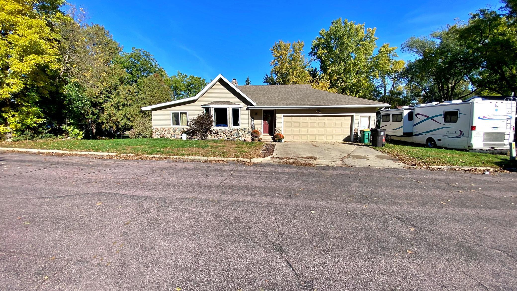 319 Division Street W