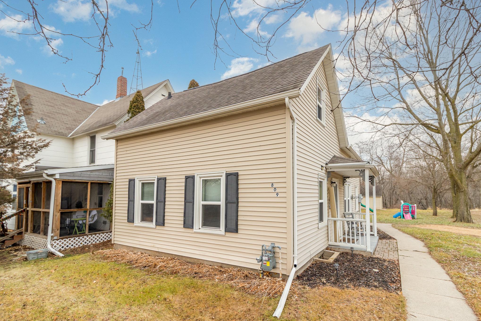 809 S Front Street