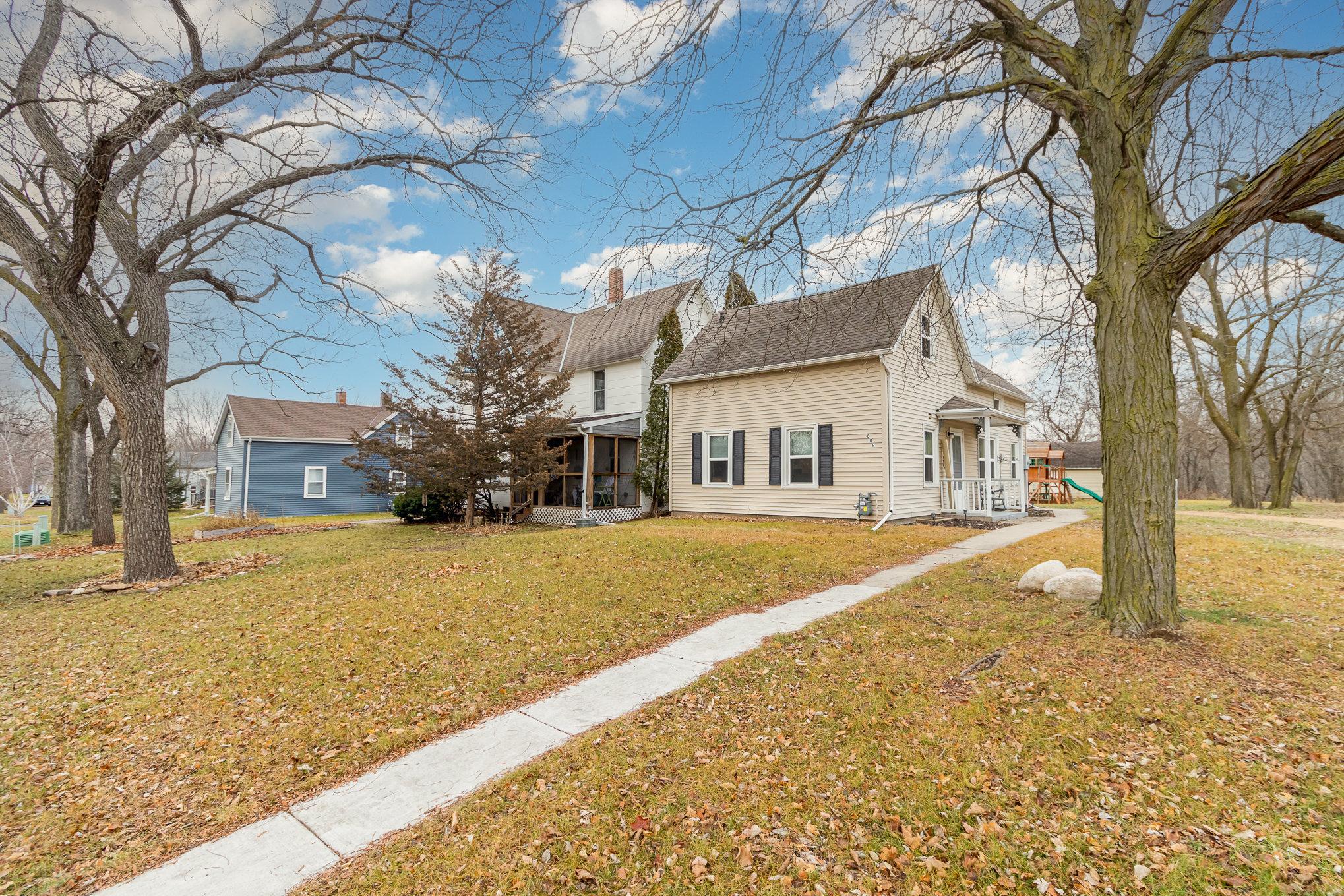 809 S Front Street