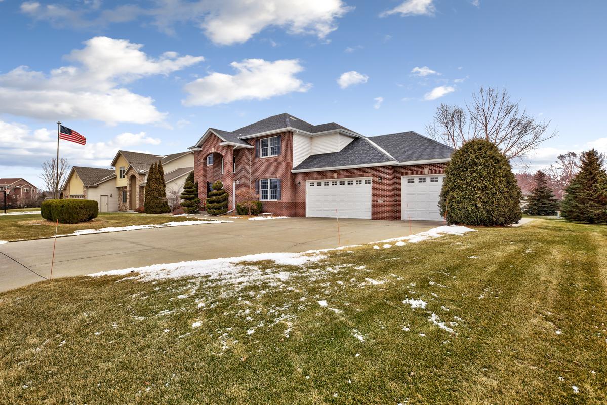 2240 Deer Trail Lane NE