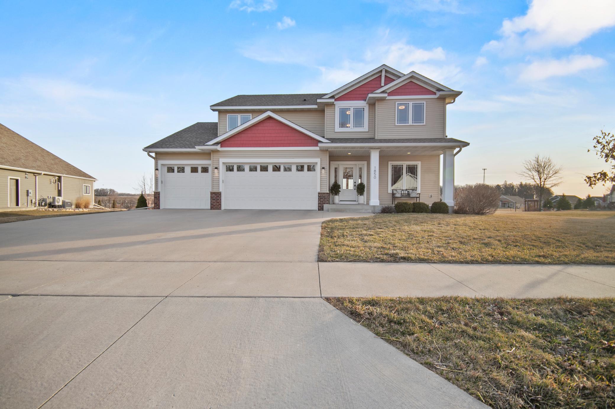 1850 White Oak Lane NE