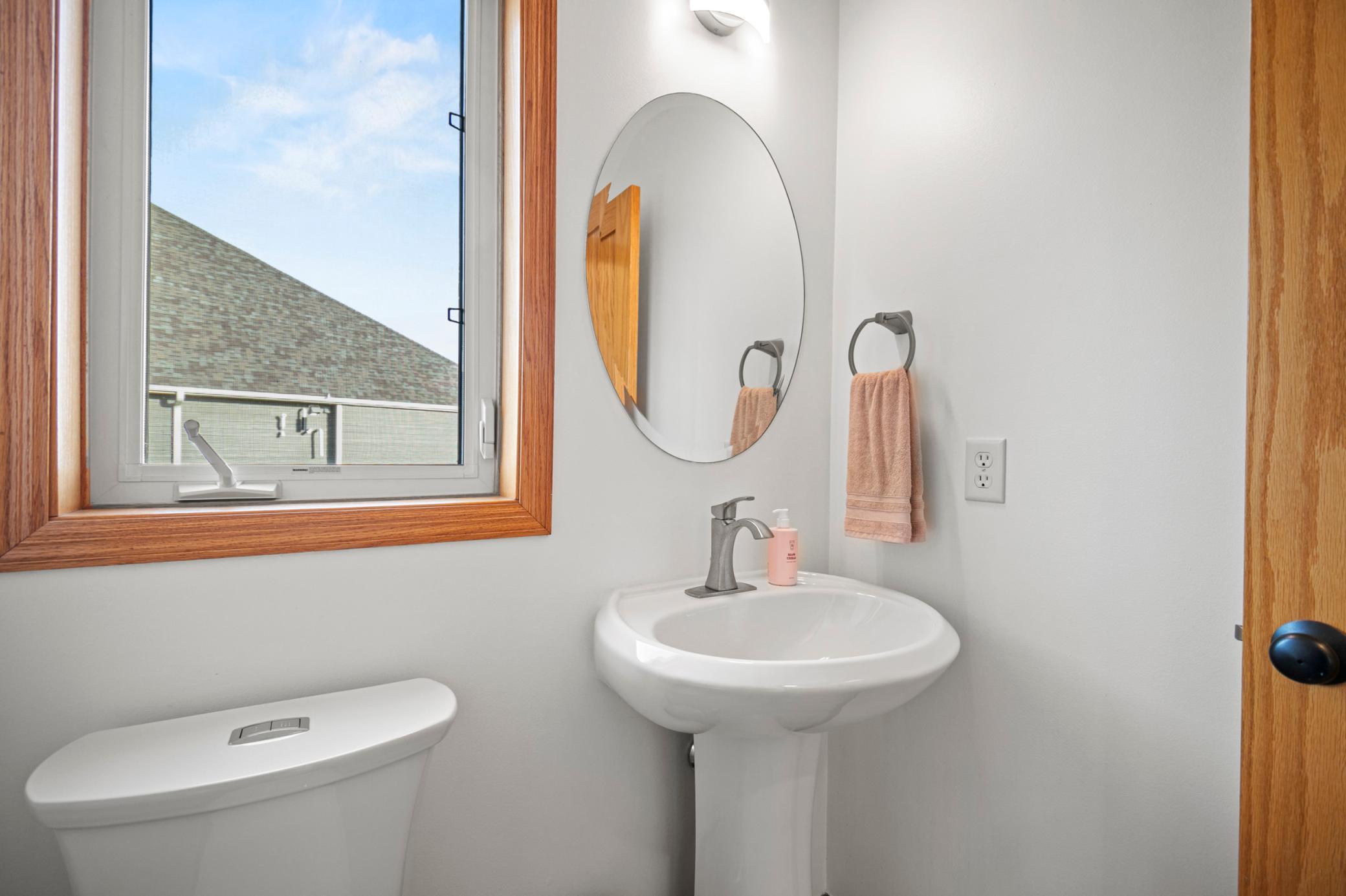 1850 White Oak Lane NE