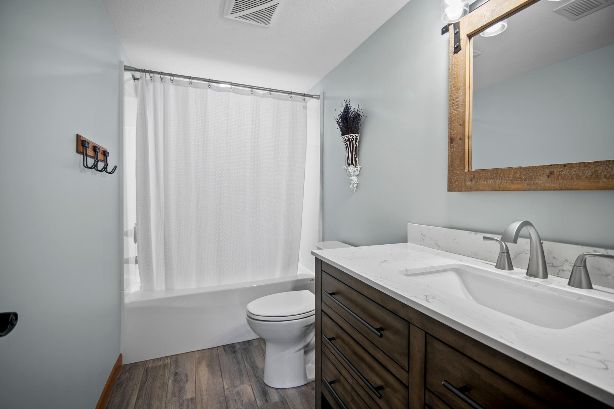 1850 White Oak Lane NE