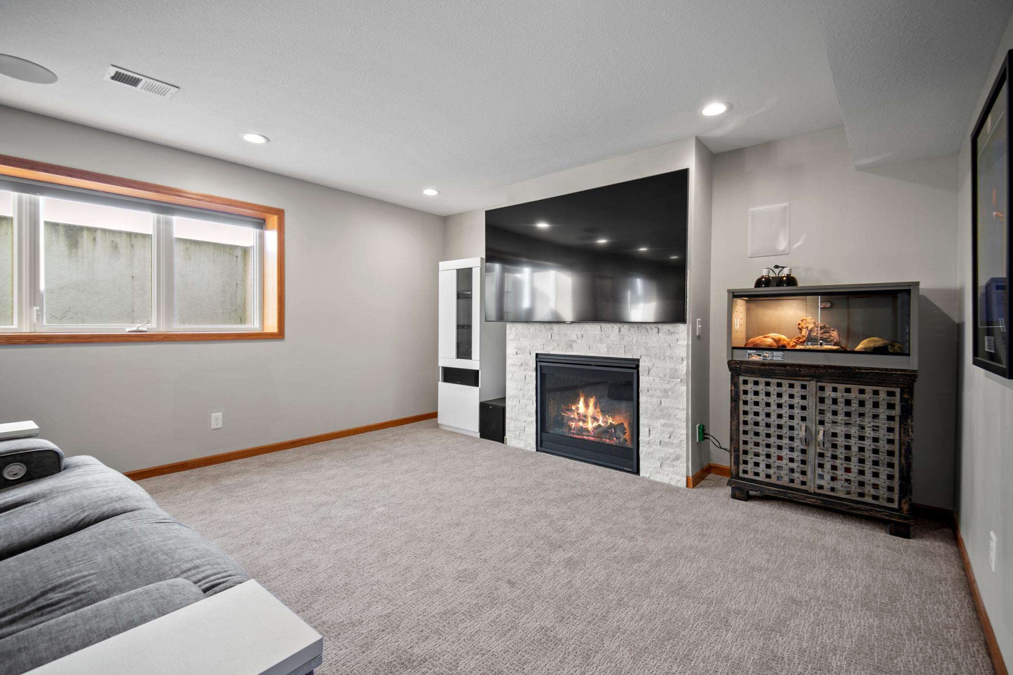 1850 White Oak Lane NE