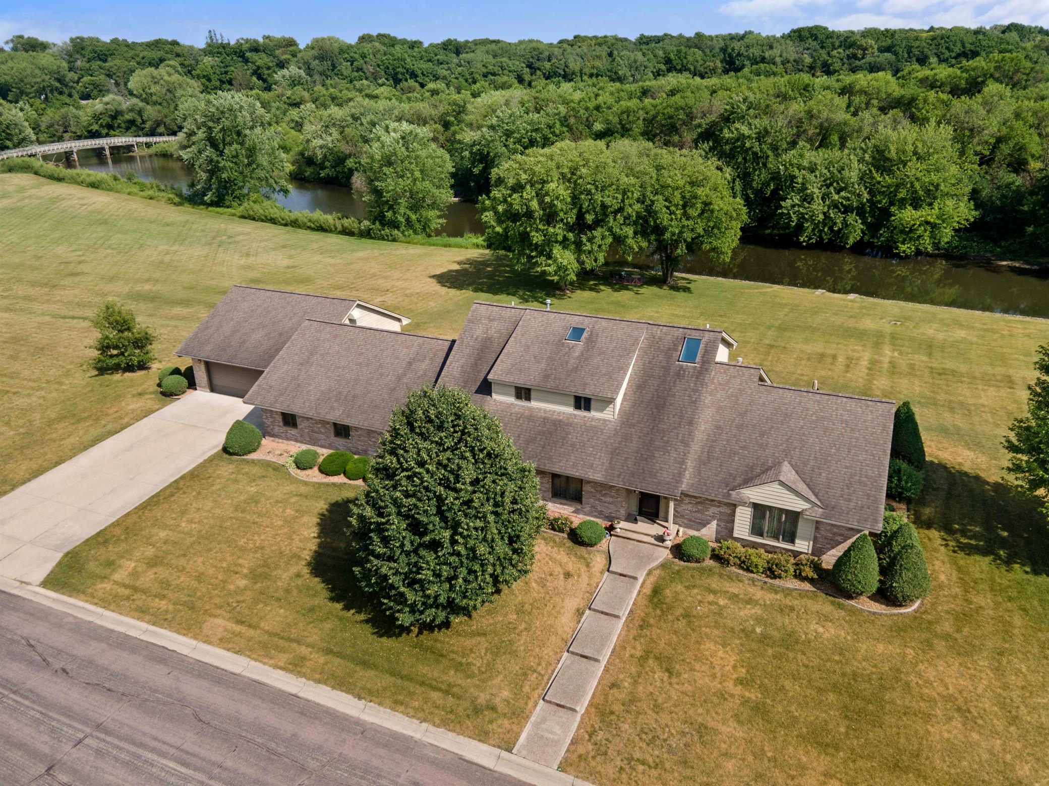 645 Riverwood Drive SW