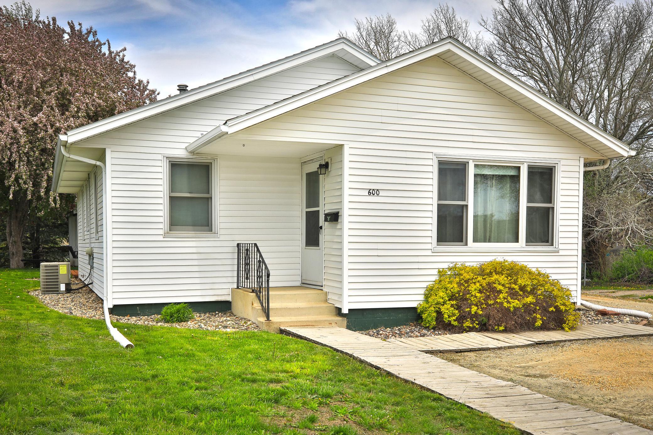600 Elm Avenue W