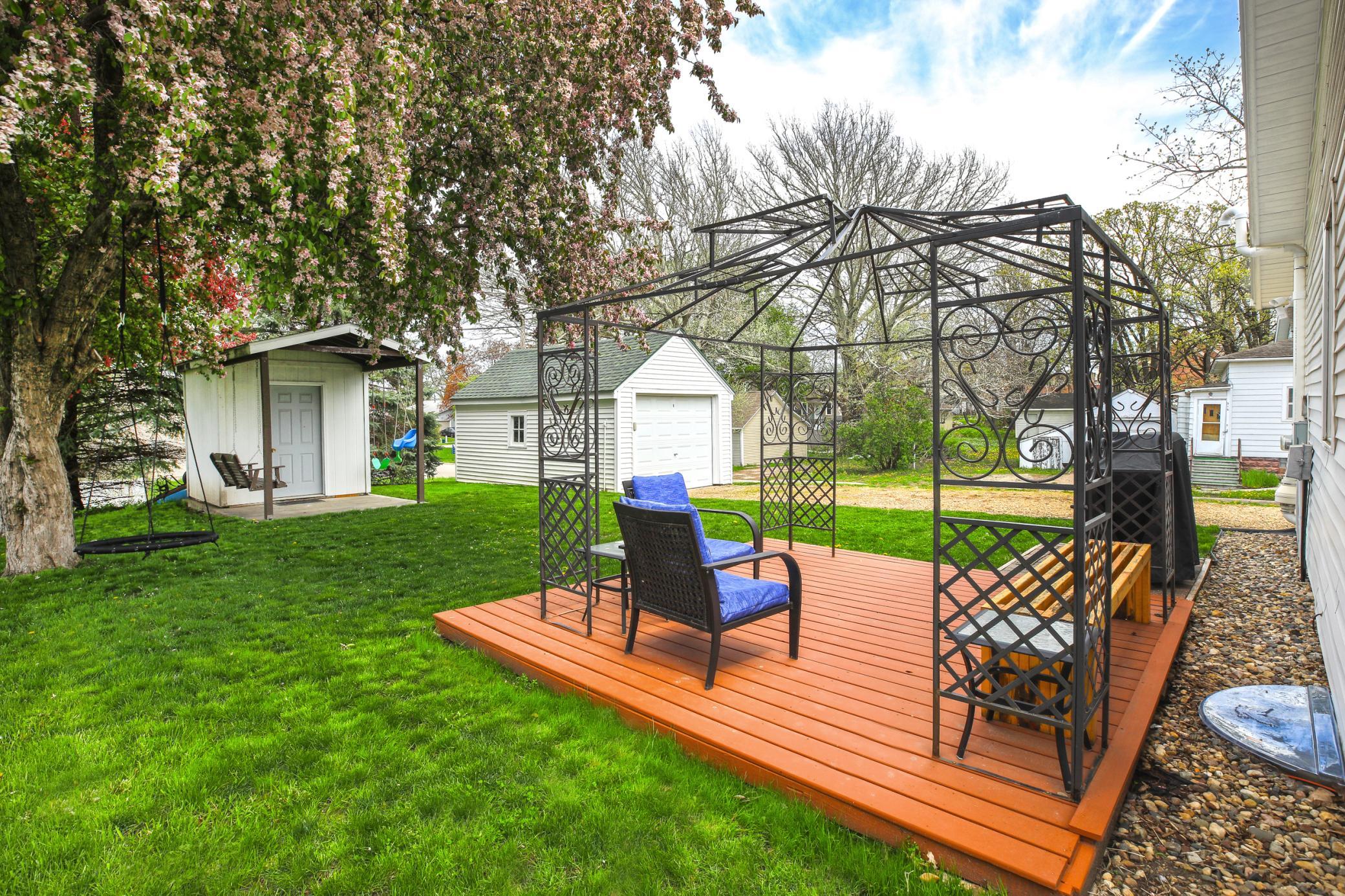 600 Elm Avenue W