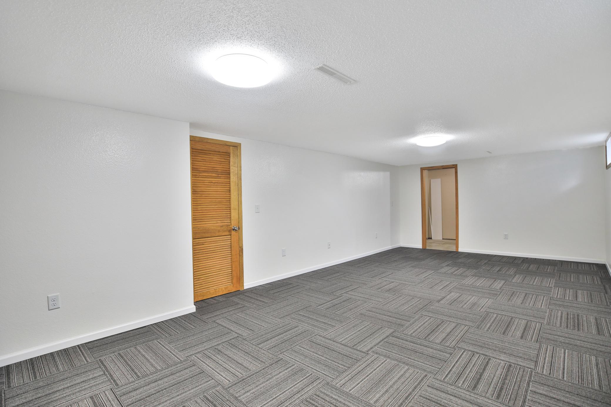 600 Elm Avenue W