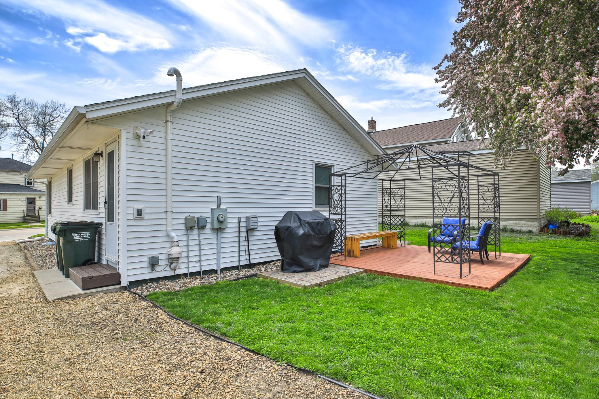 600 Elm Avenue W