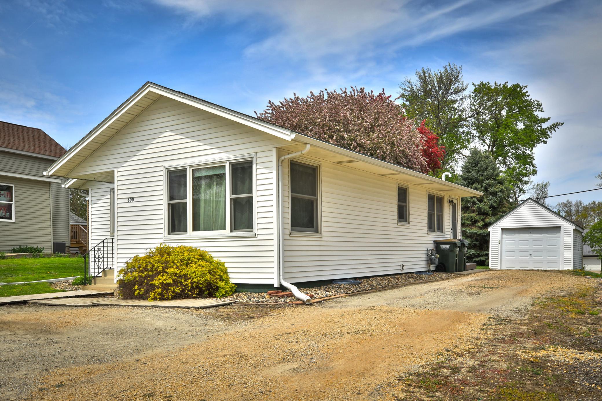 600 Elm Avenue W