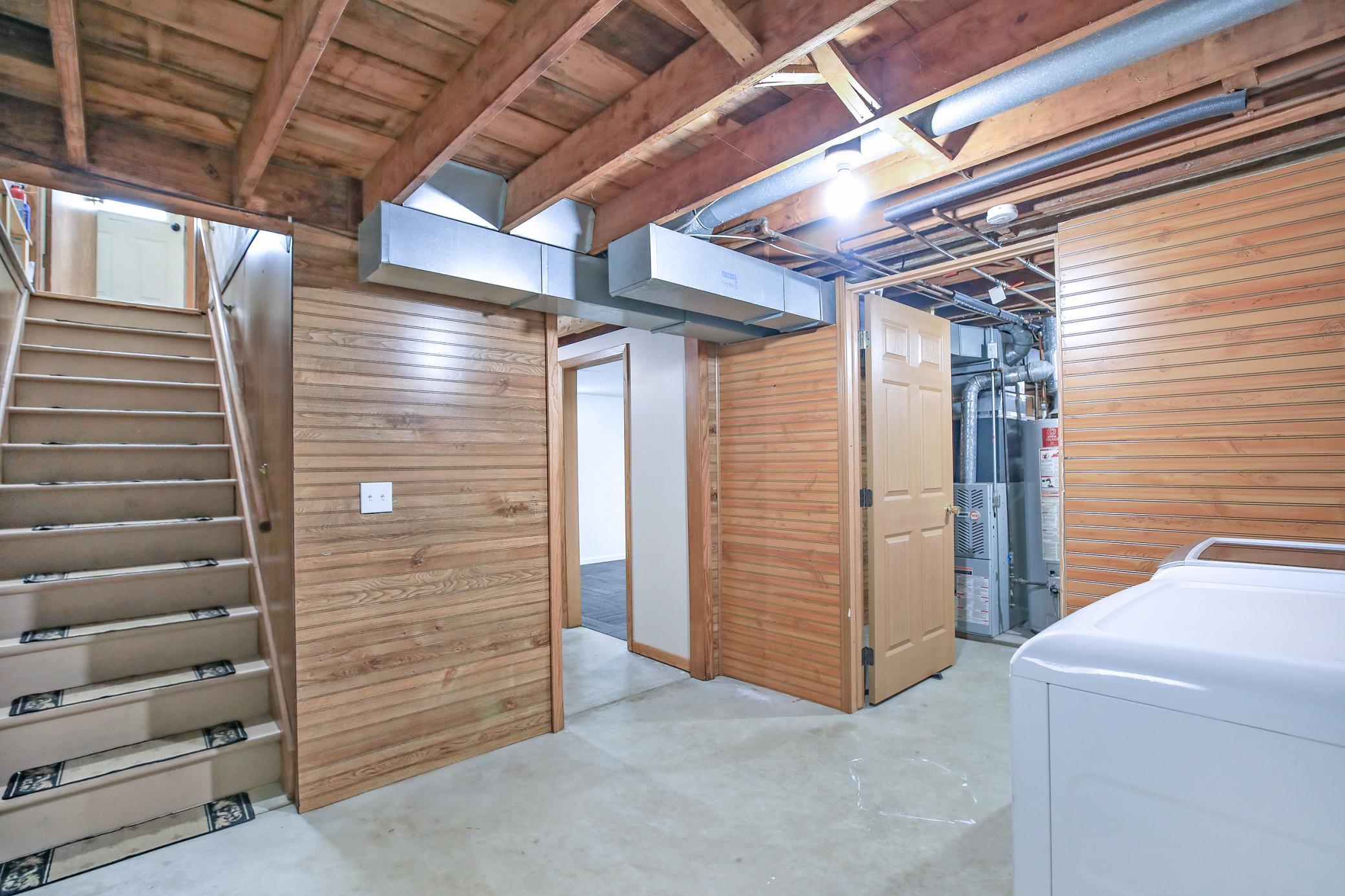 600 Elm Avenue W