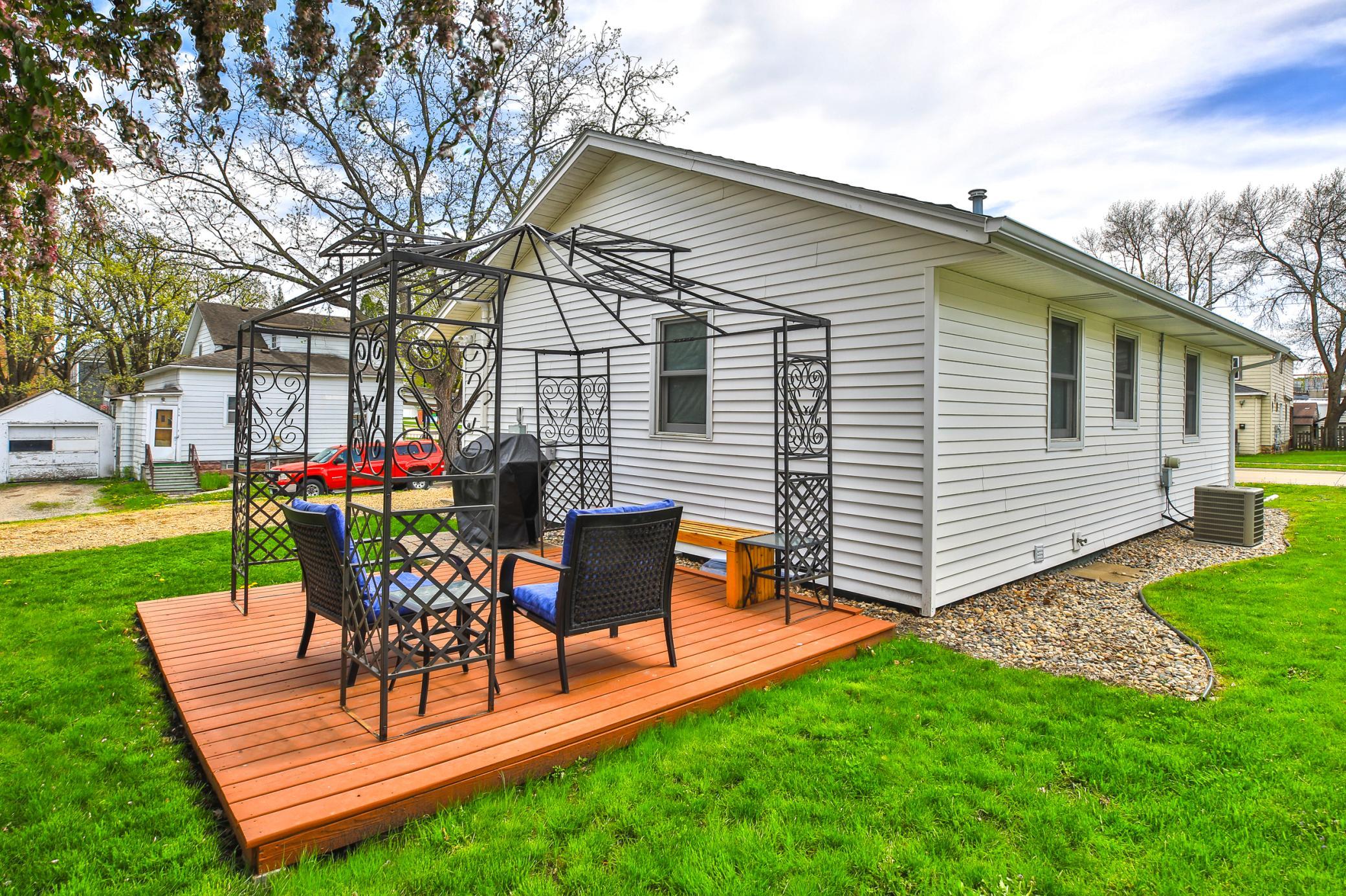 600 Elm Avenue W