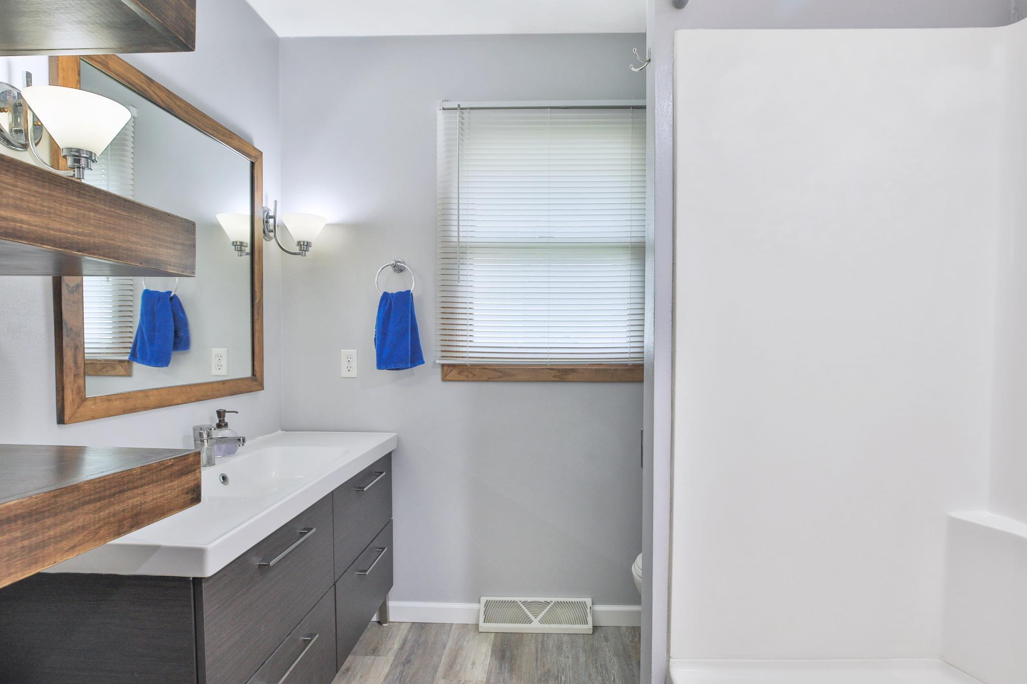600 Elm Avenue W