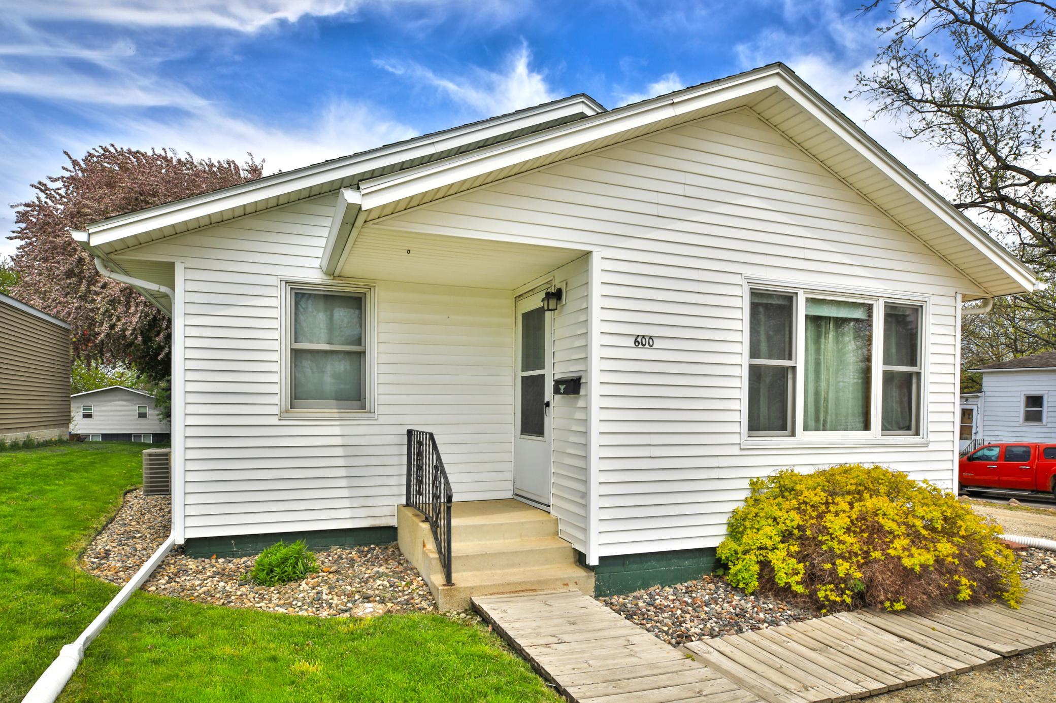 600 Elm Avenue W
