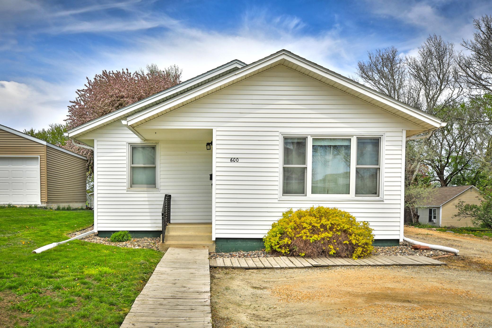 600 Elm Avenue W
