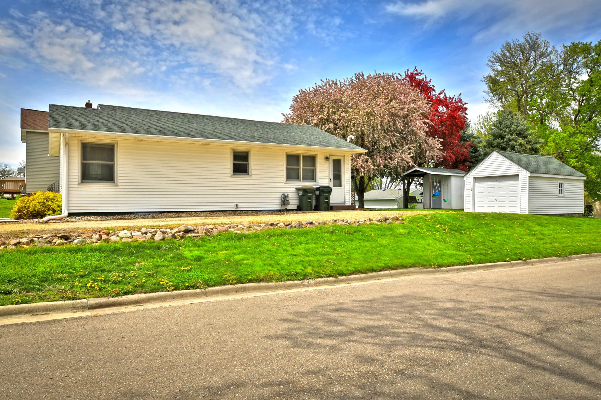 600 Elm Avenue W