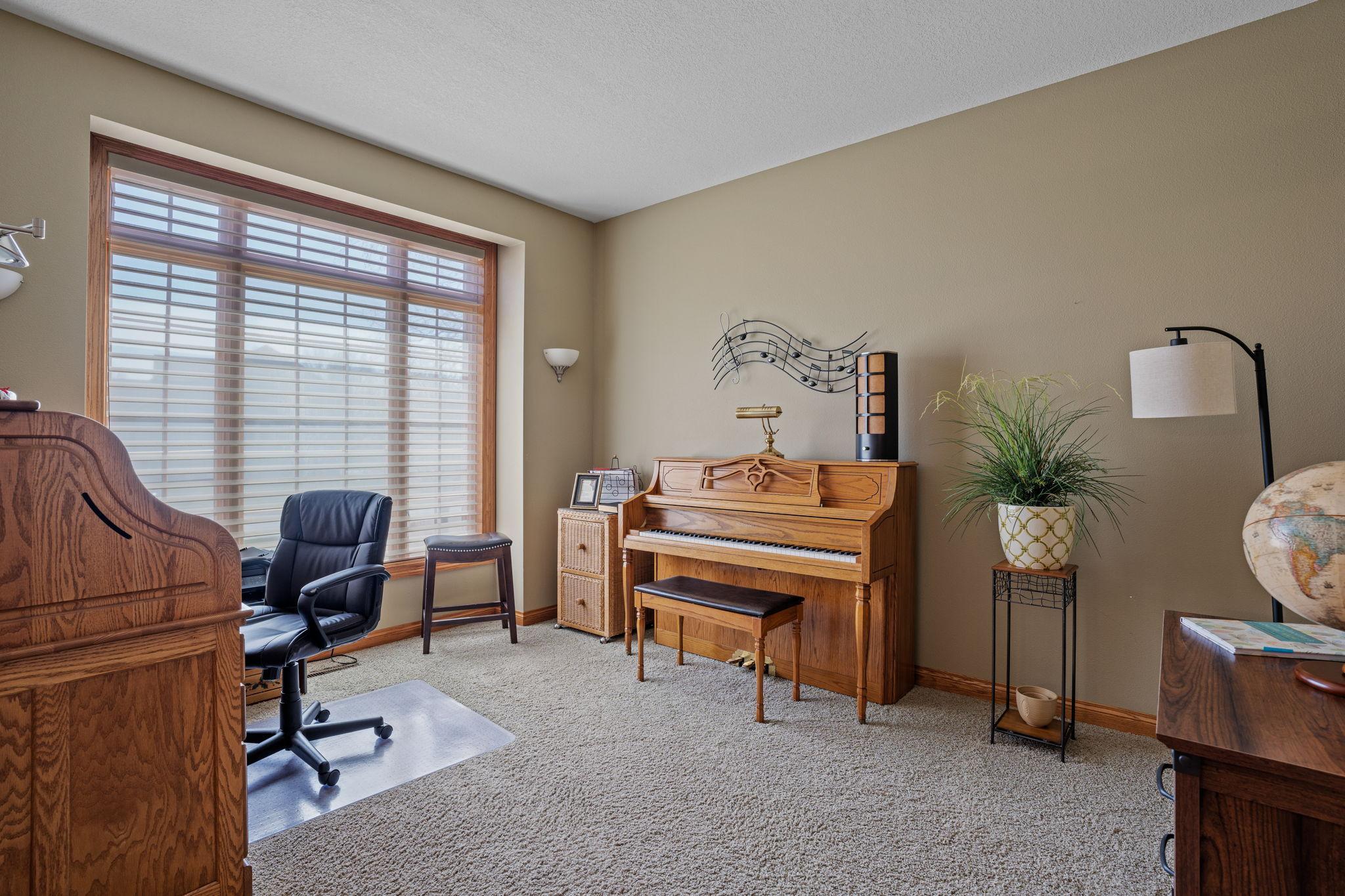 1958 Woodcrest Drive NE