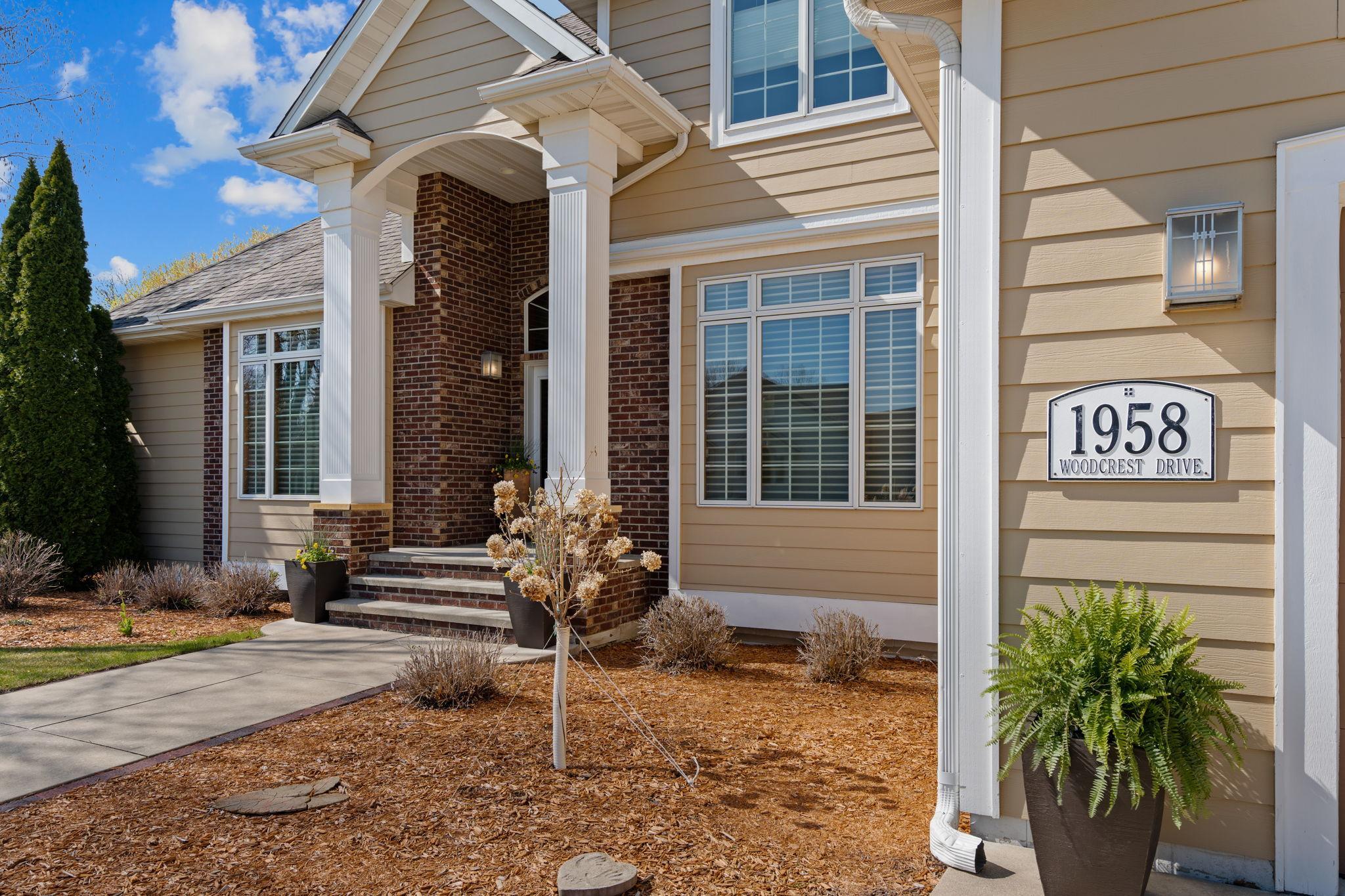 1958 Woodcrest Drive NE