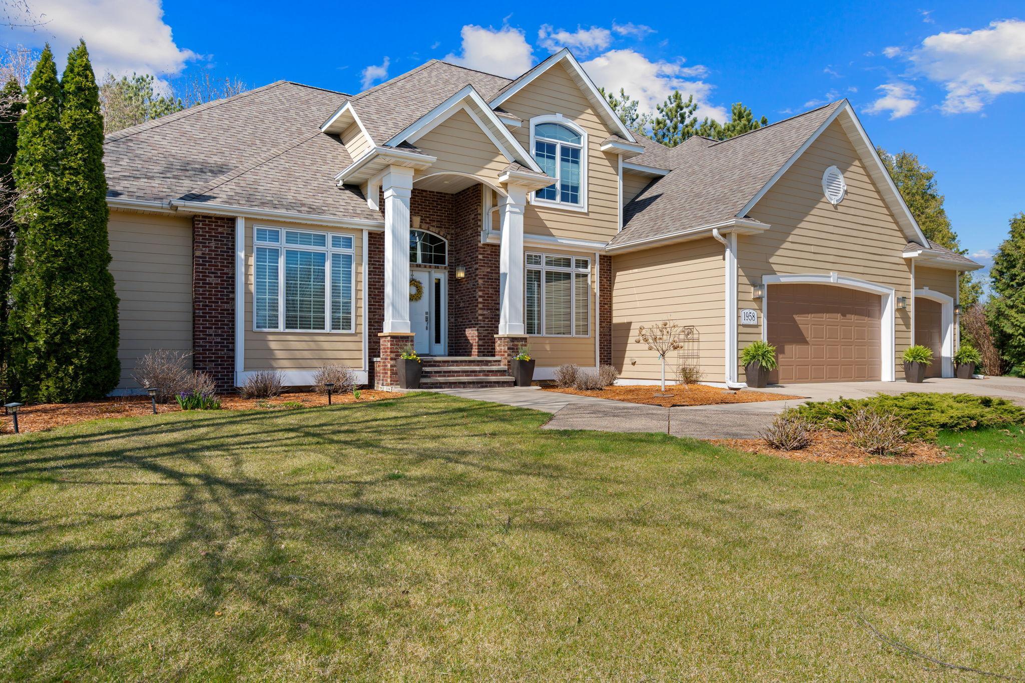 1958 Woodcrest Drive NE