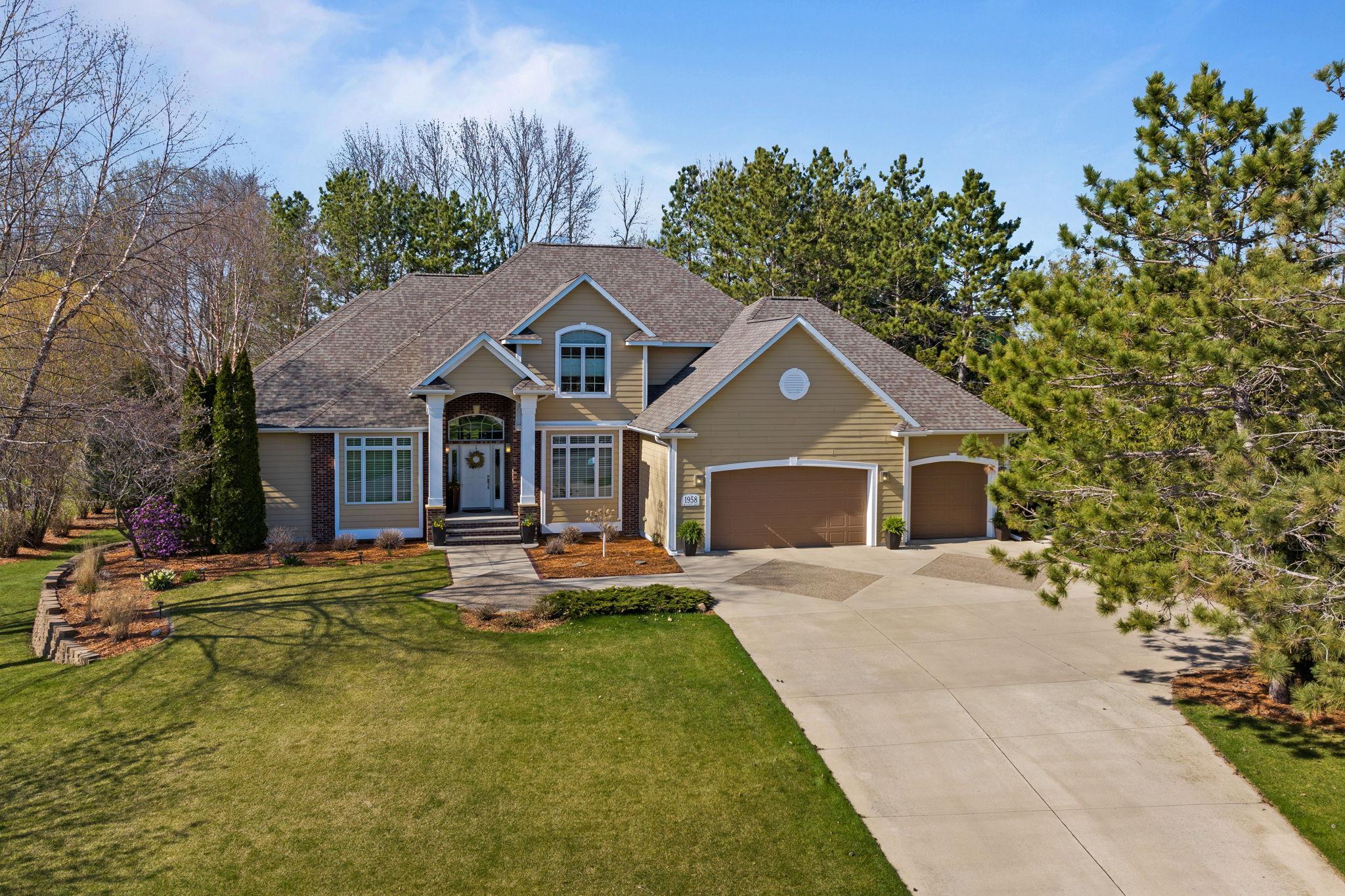 1958 Woodcrest Drive NE