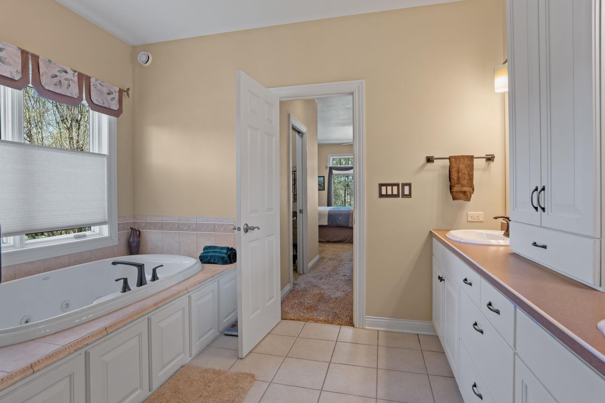 1958 Woodcrest Drive NE