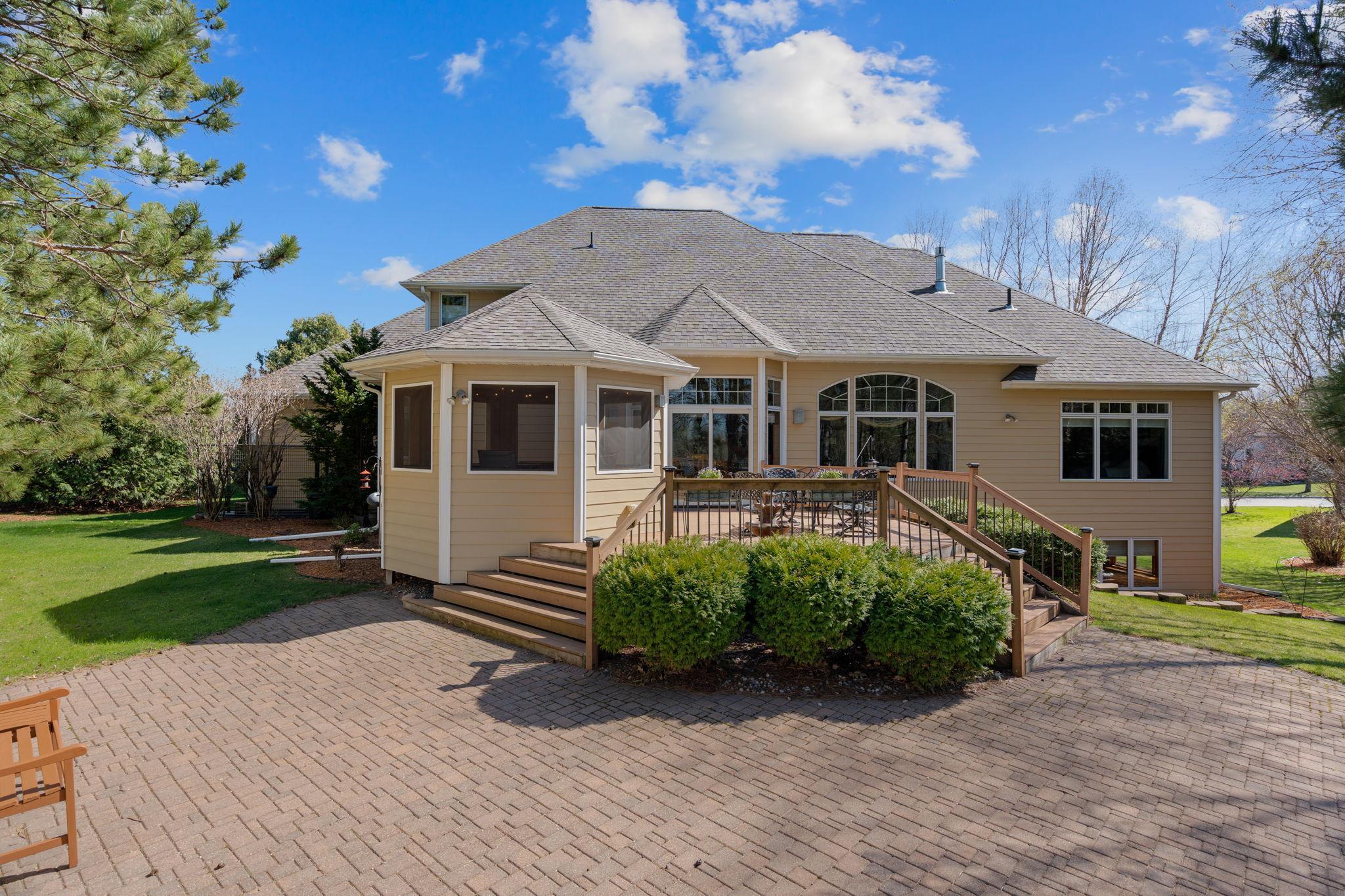 1958 Woodcrest Drive NE