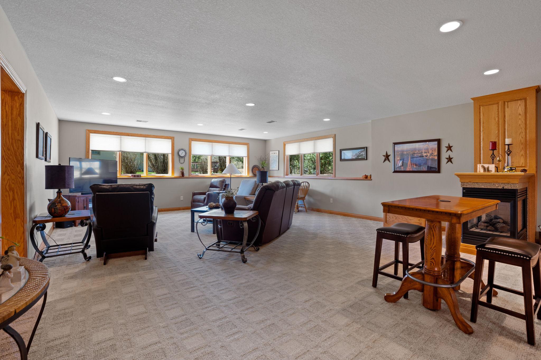 1958 Woodcrest Drive NE