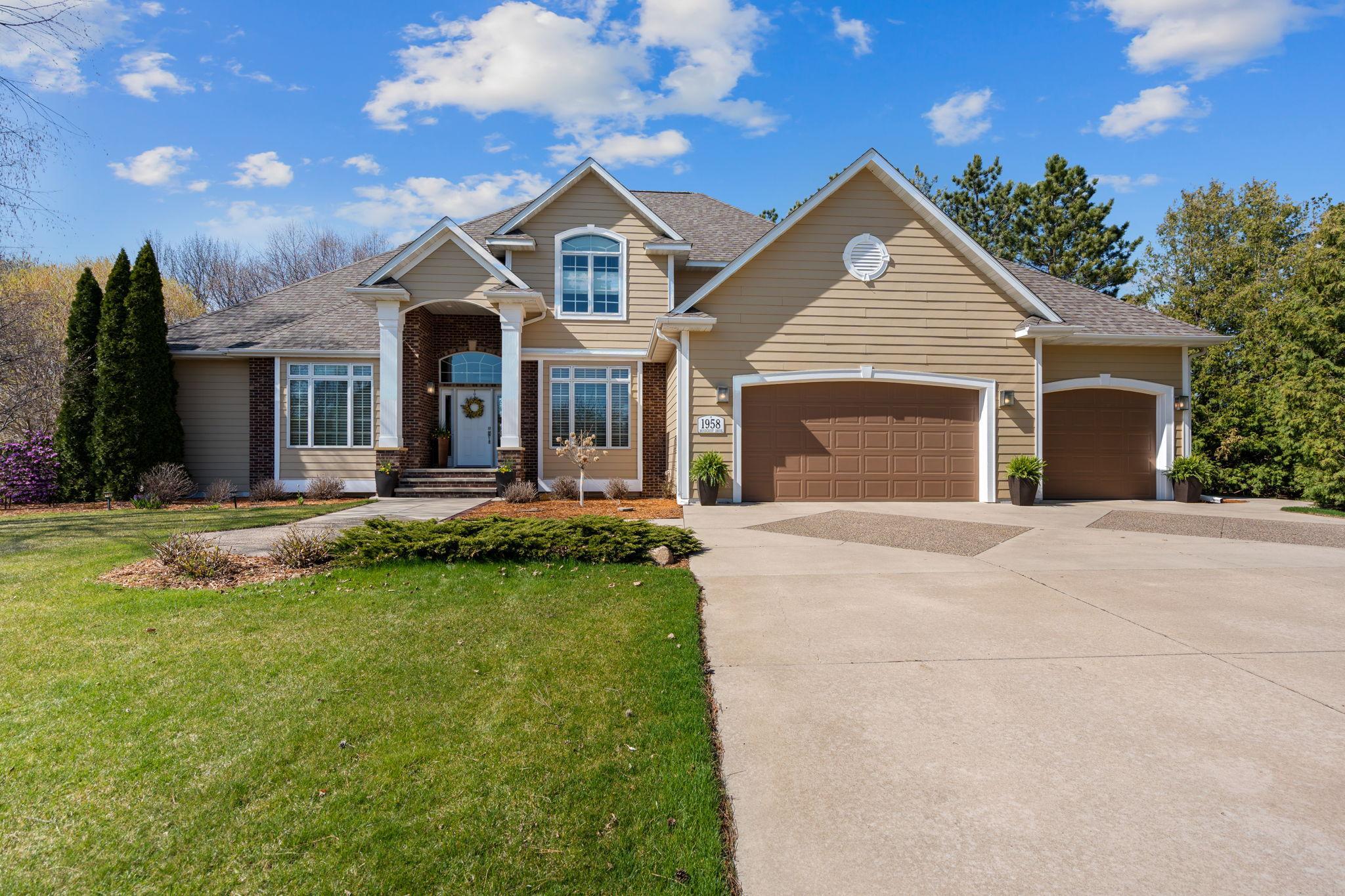 1958 Woodcrest Drive NE