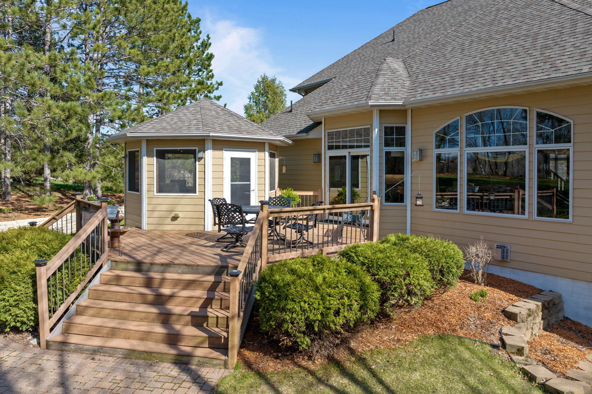 1958 Woodcrest Drive NE