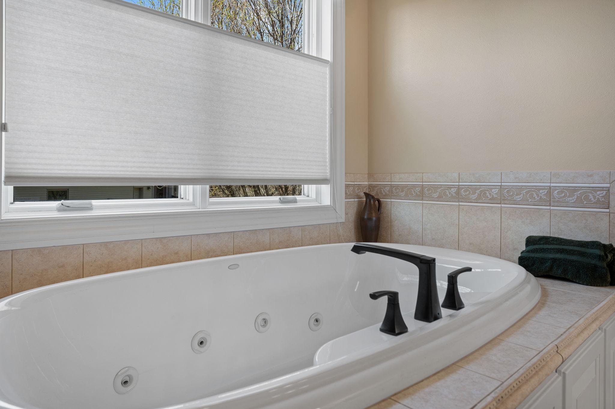 1958 Woodcrest Drive NE