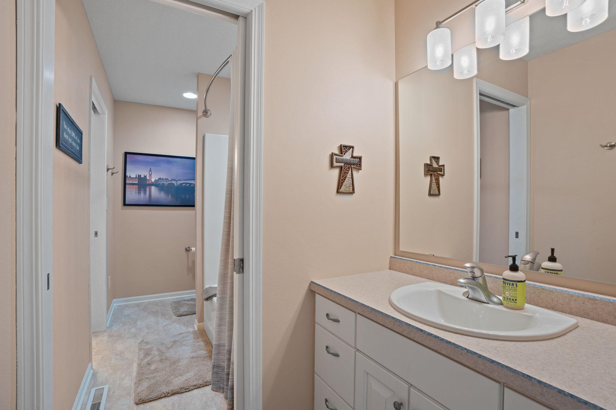 1958 Woodcrest Drive NE