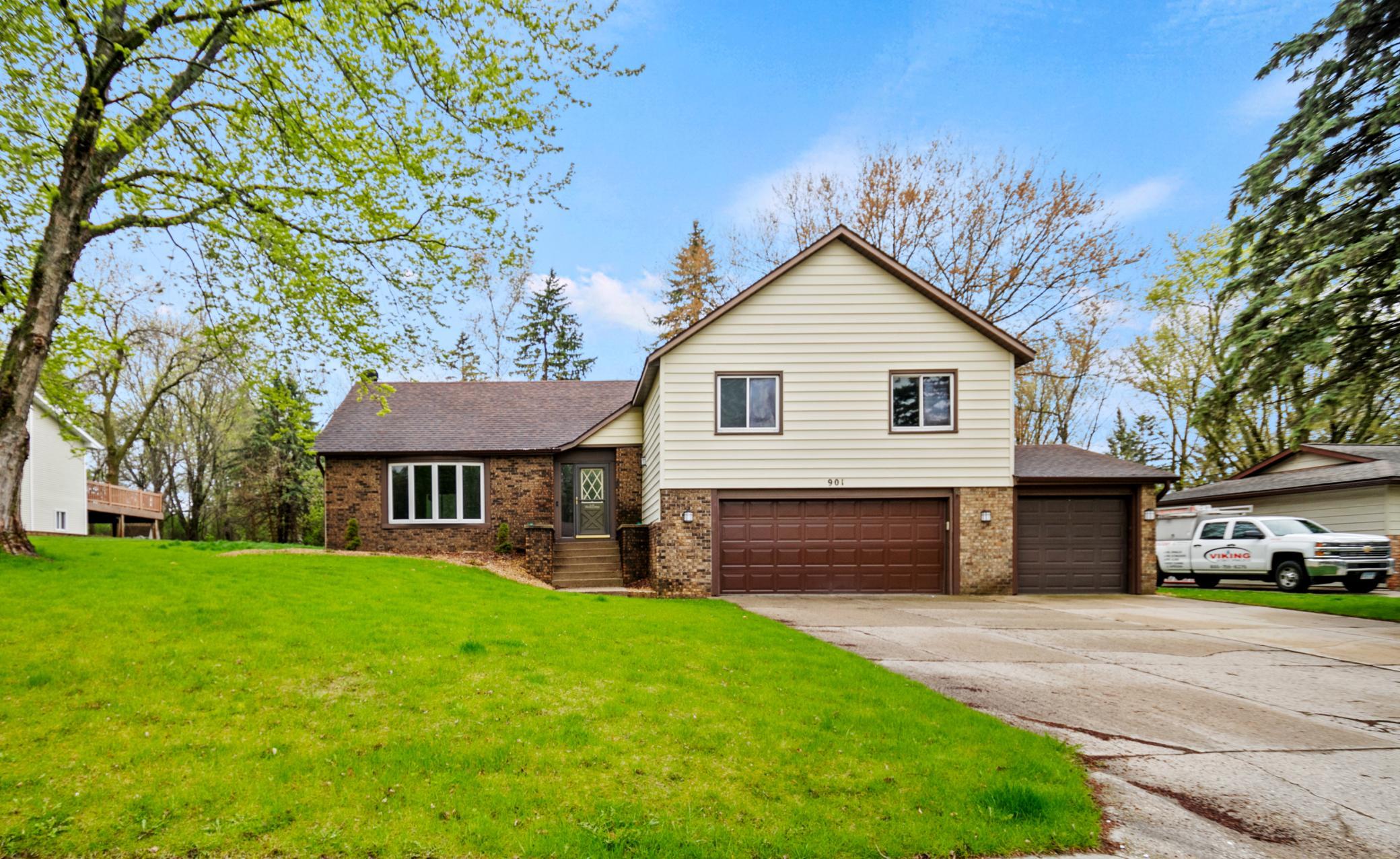 901 Oakwood Lane