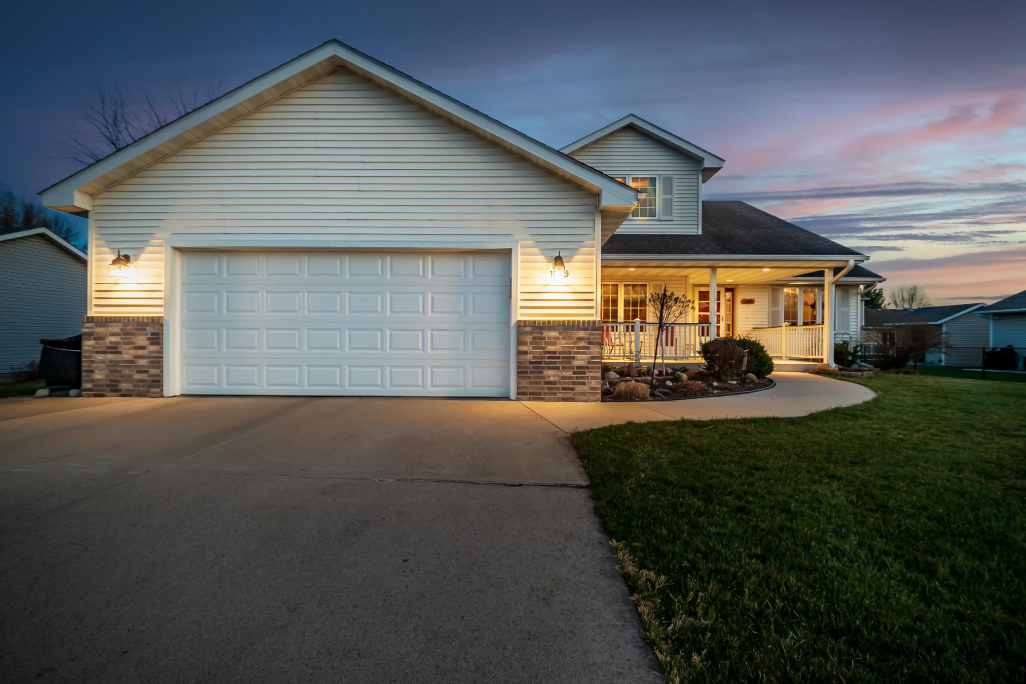 1385 Wildflower Lane NE