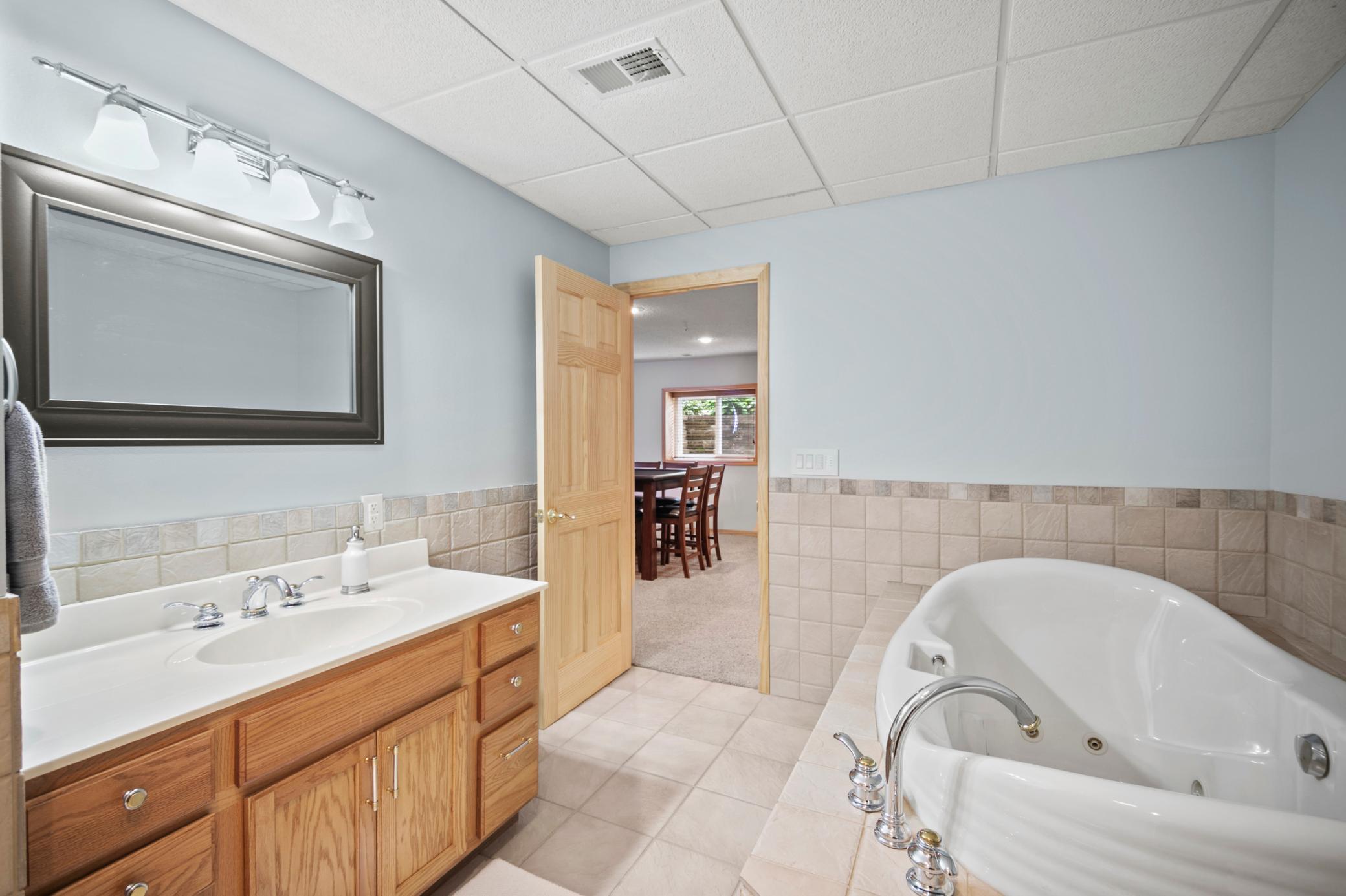 1800 Keller Place NE