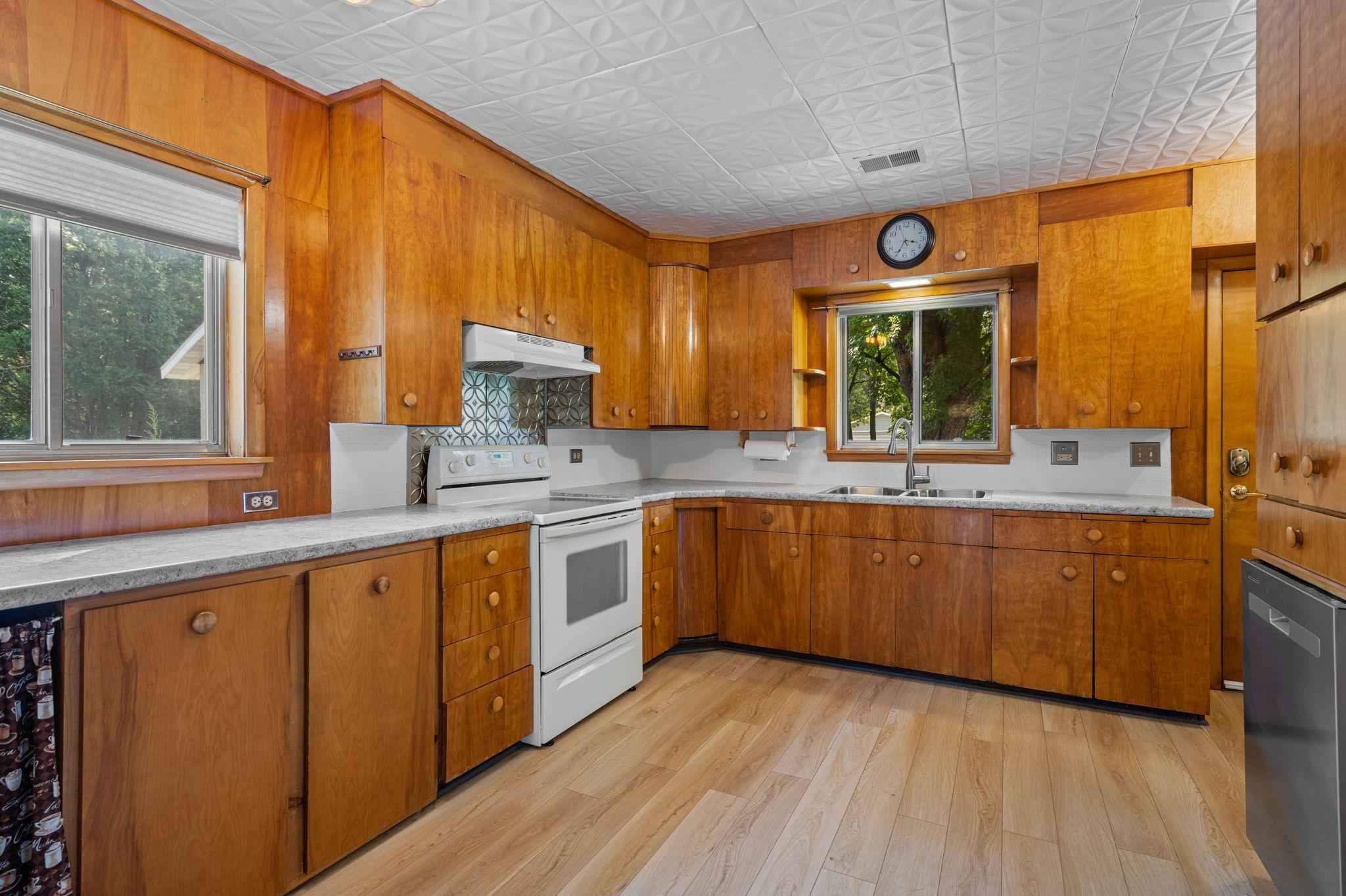 1585 SW 28th Street