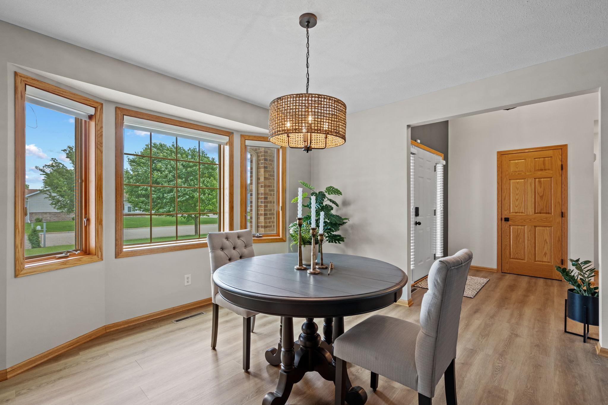 602 Greenhaven Lane NE