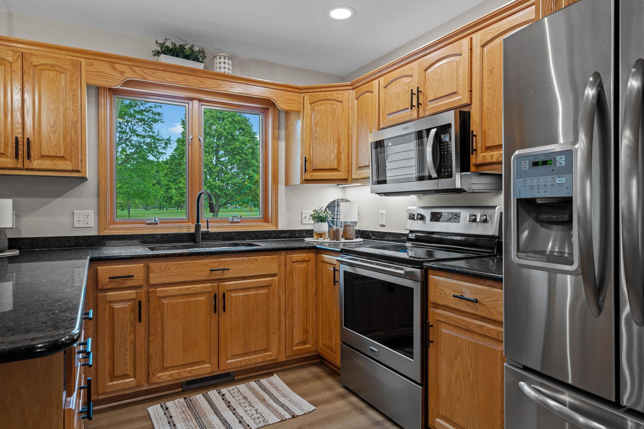 602 Greenhaven Lane NE